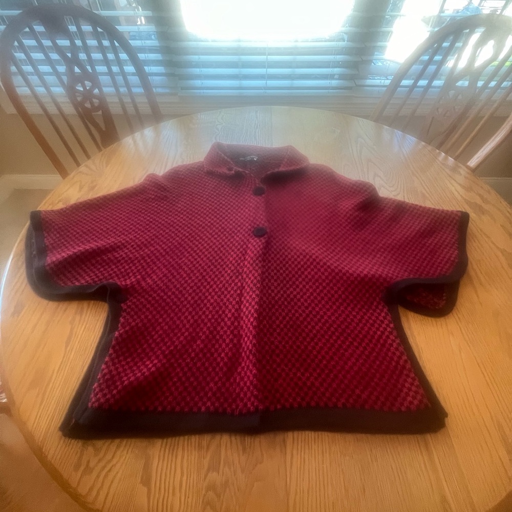 Linea Illari Sonccoy Alpaca Red Black Cape Poncho Made Peru Cape One Size Wool - Picture 2 of 11